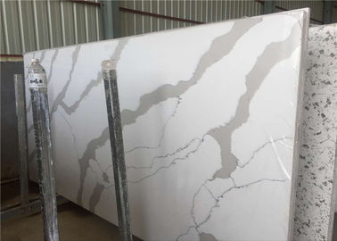 中国 設計された人工的な石造りのカラカッタの白い水晶石の大きい平板 サプライヤー