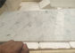 白く自然な石造りのタイルのイタリアの磨かれたカラーラの白い大理石の床タイル サプライヤー